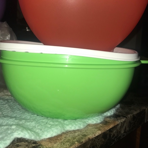 3 Tupperware 💚💙🧡 - Picture 3 of 5